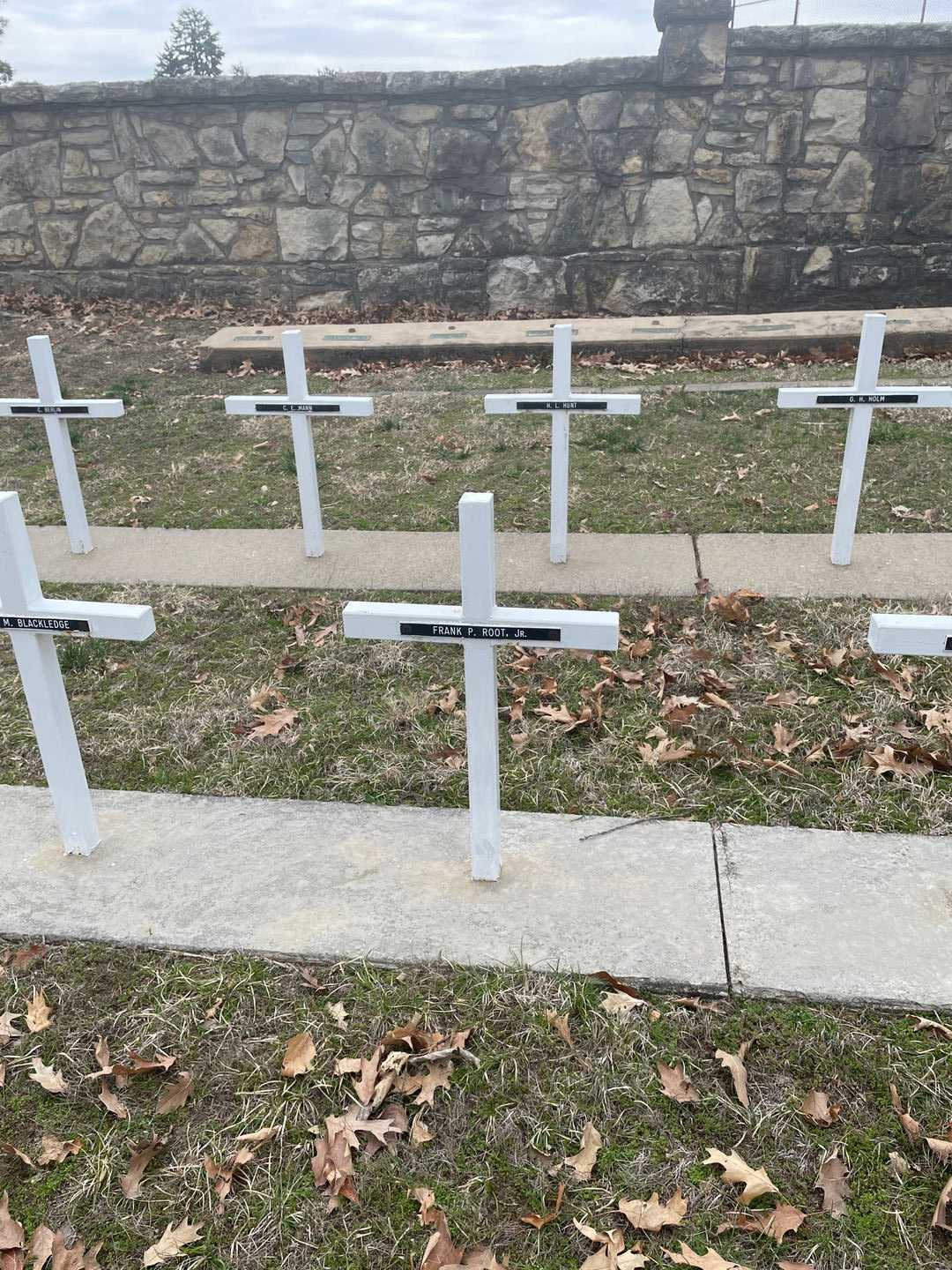 Frank P. Root Junior's grave. Photo 2