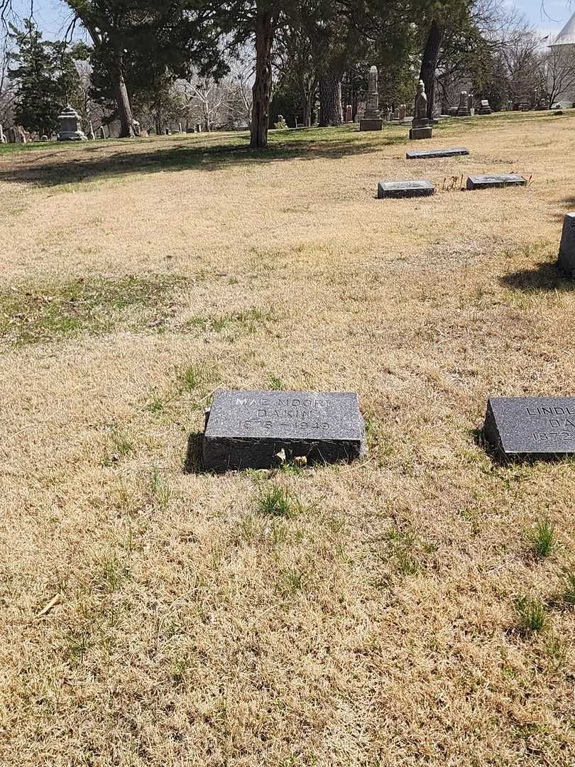 Mae Moore Dakin's grave. Photo 2