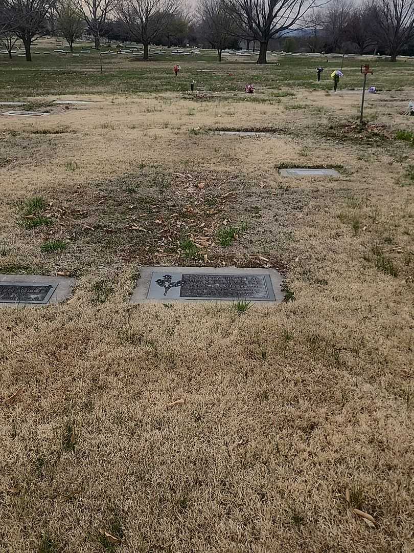 Dorothy Beau Lac Westervelt's grave. Photo 2