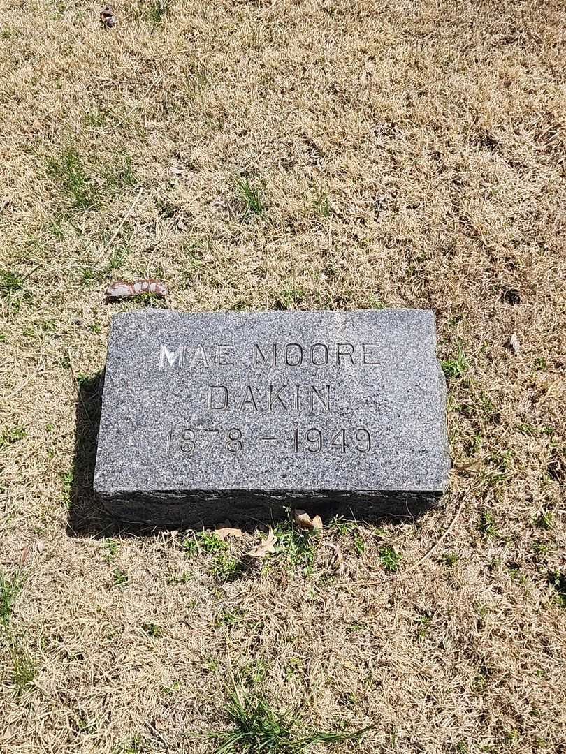 Mae Moore Dakin's grave. Photo 3