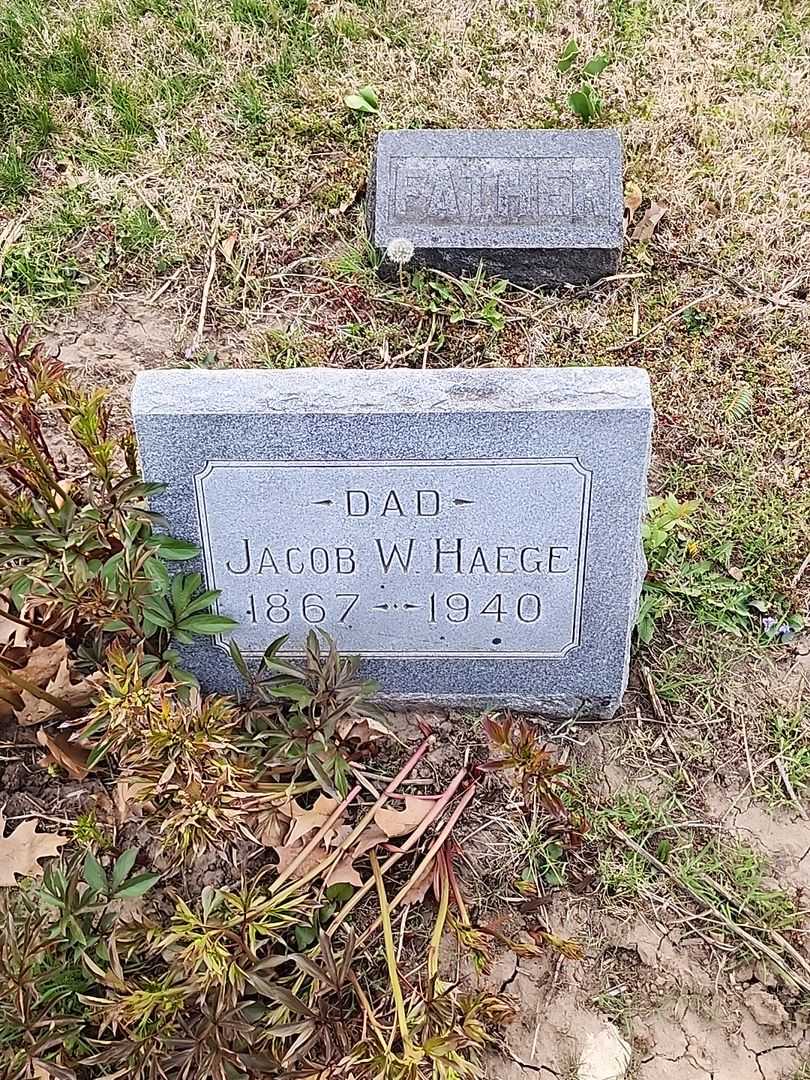 Jacob W. Haege's grave. Photo 1