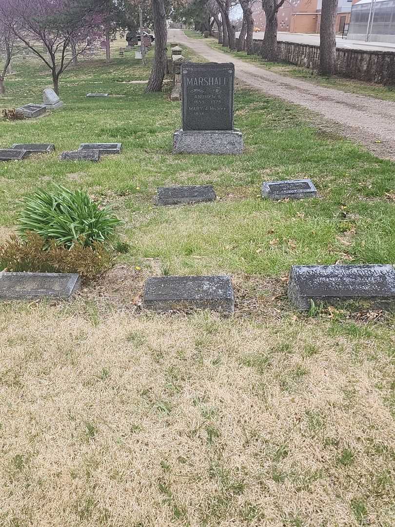 Lester A. Raaz's grave. Photo 2