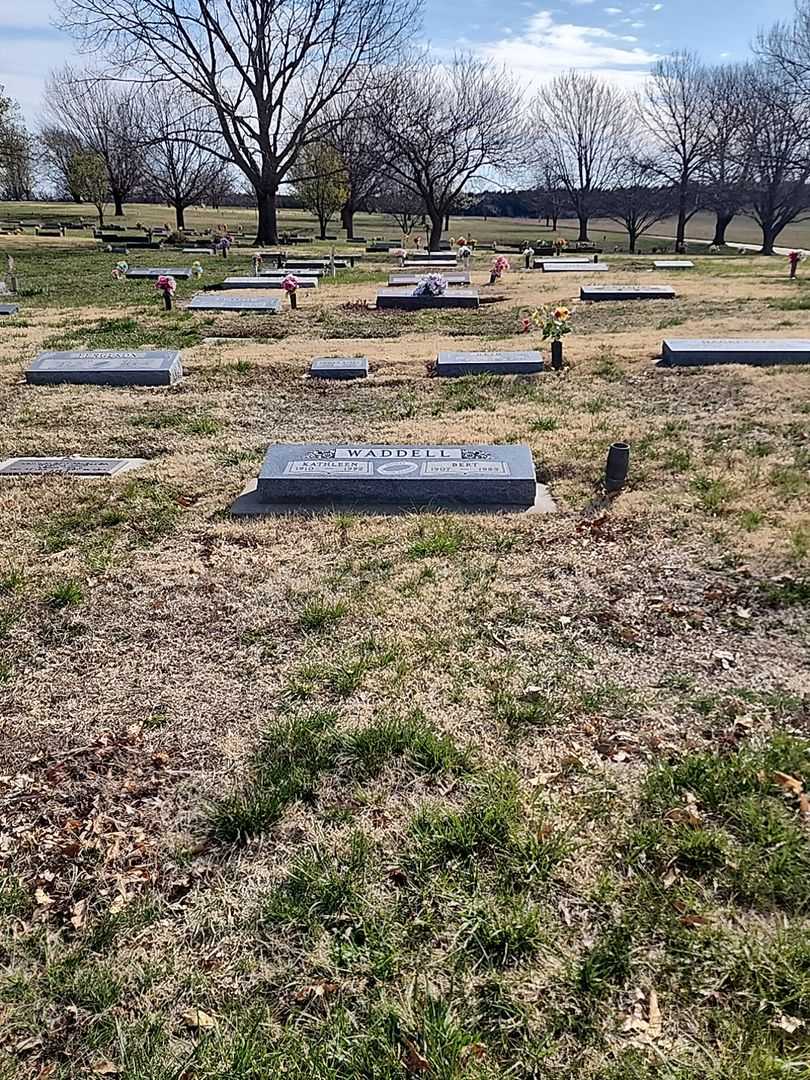 Bert C. Waddell's grave. Photo 2
