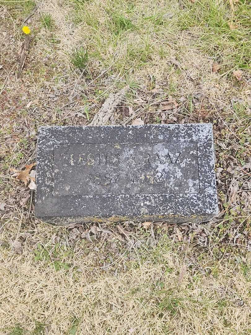 Lester A. Raaz's grave. Photo 3