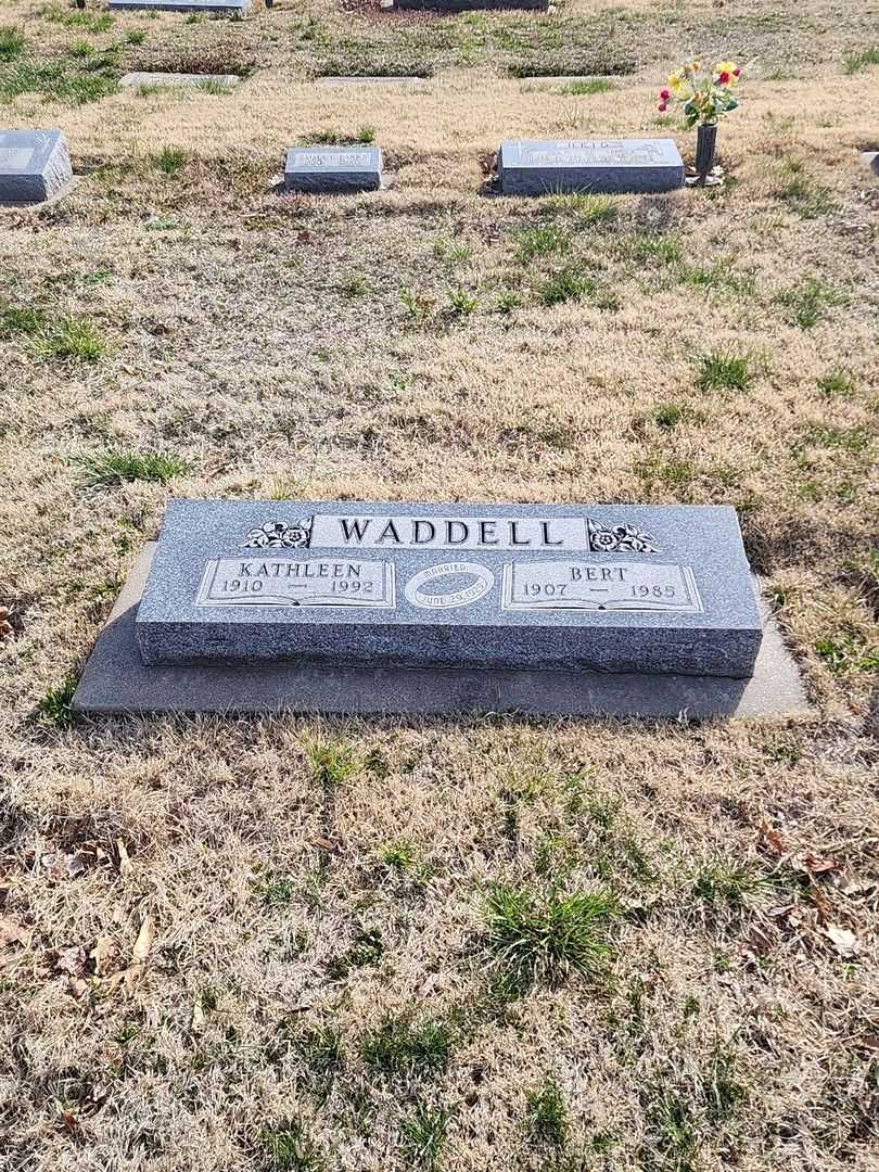 Bert C. Waddell's grave. Photo 1