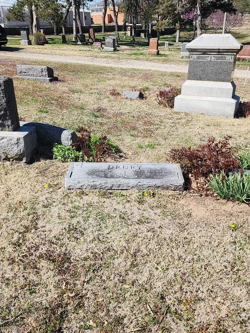 Wesley E. Drury's grave. Photo 2