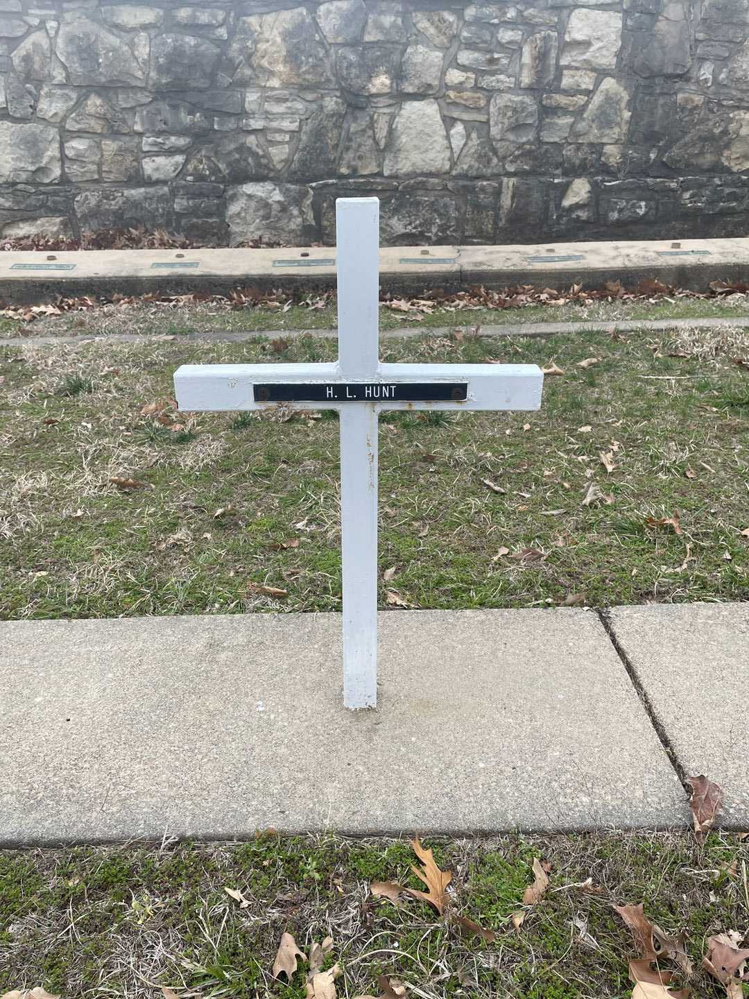 H. L. Hunt's grave. Photo 3