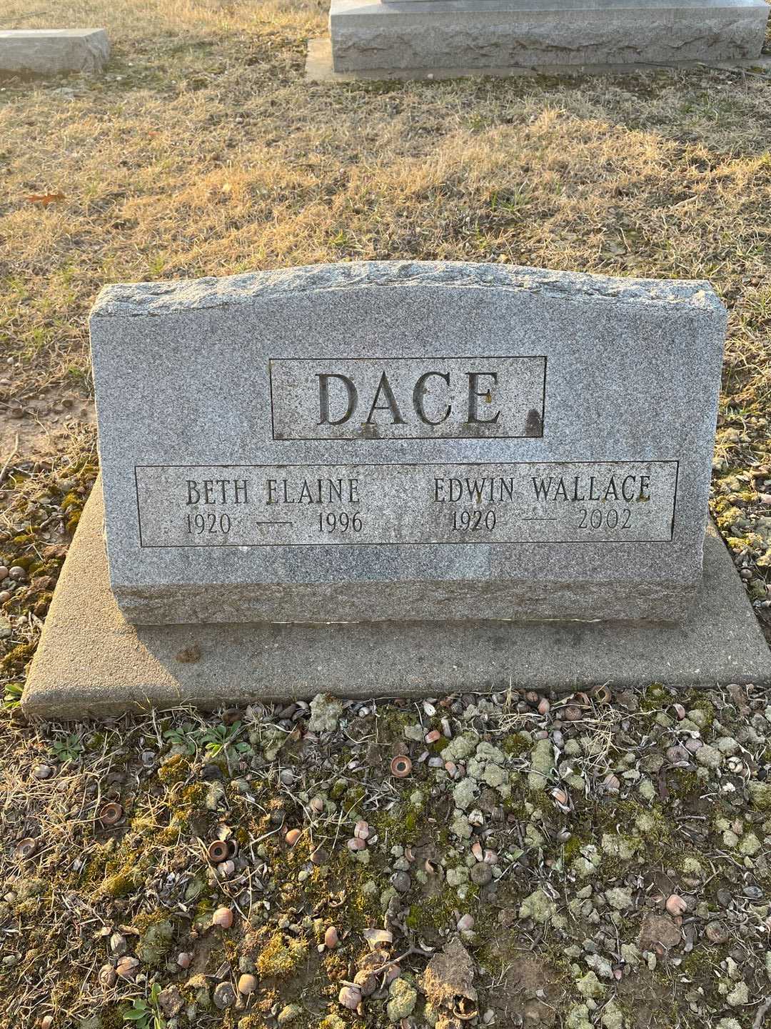 Edwin Wallace Dace's grave. Photo 1