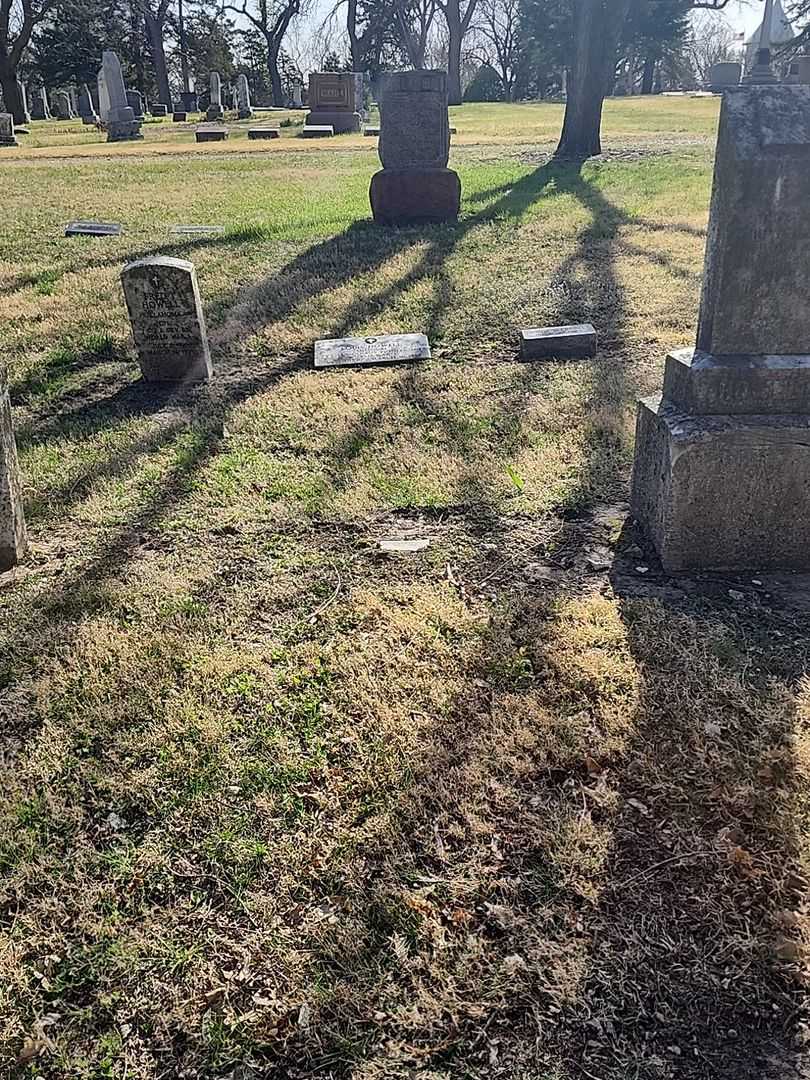 Frances С. Howell Barris's grave. Photo 2