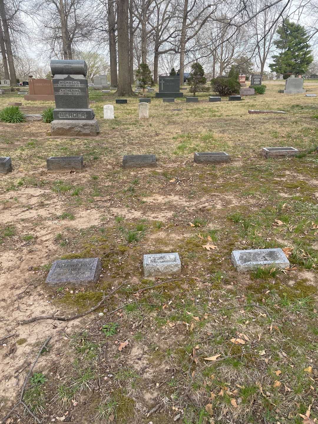 Mildred Eleanor Quick's grave. Photo 2