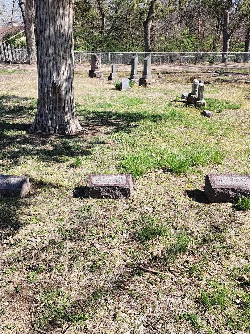 Ethel L. Lamb's grave. Photo 2