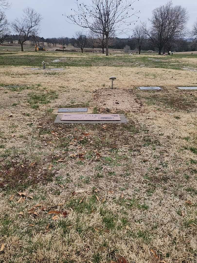 Robert P. Ealy's grave. Photo 2