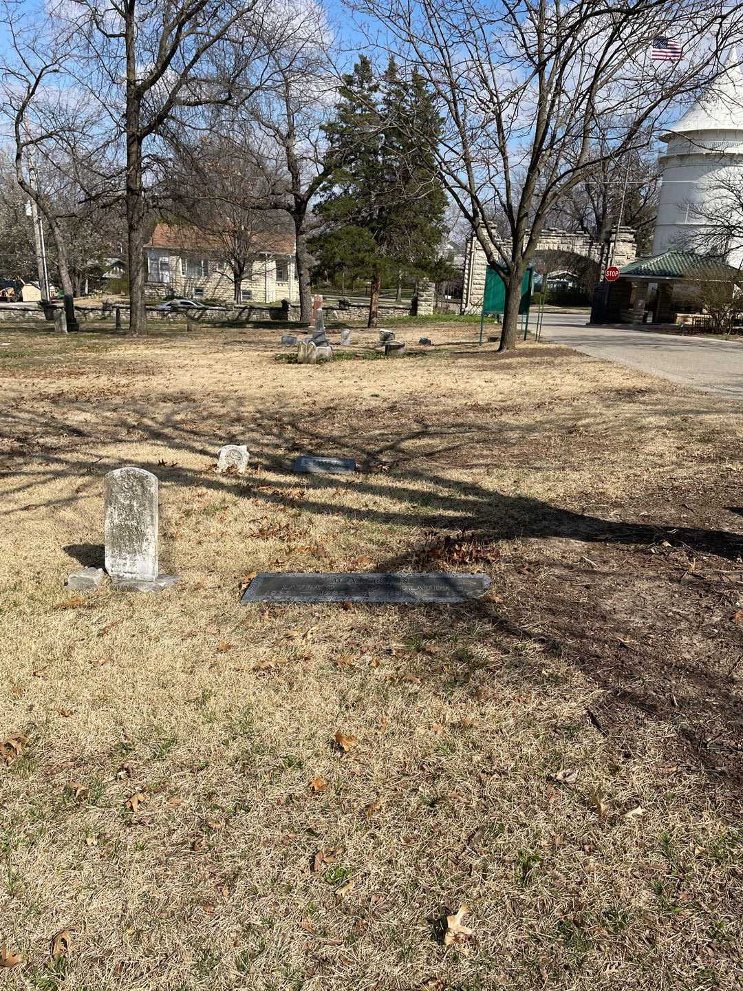Claude B. Walden's grave. Photo 2