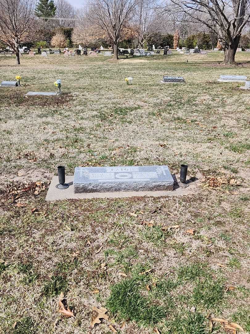 Oneita M. Eaton's grave. Photo 2