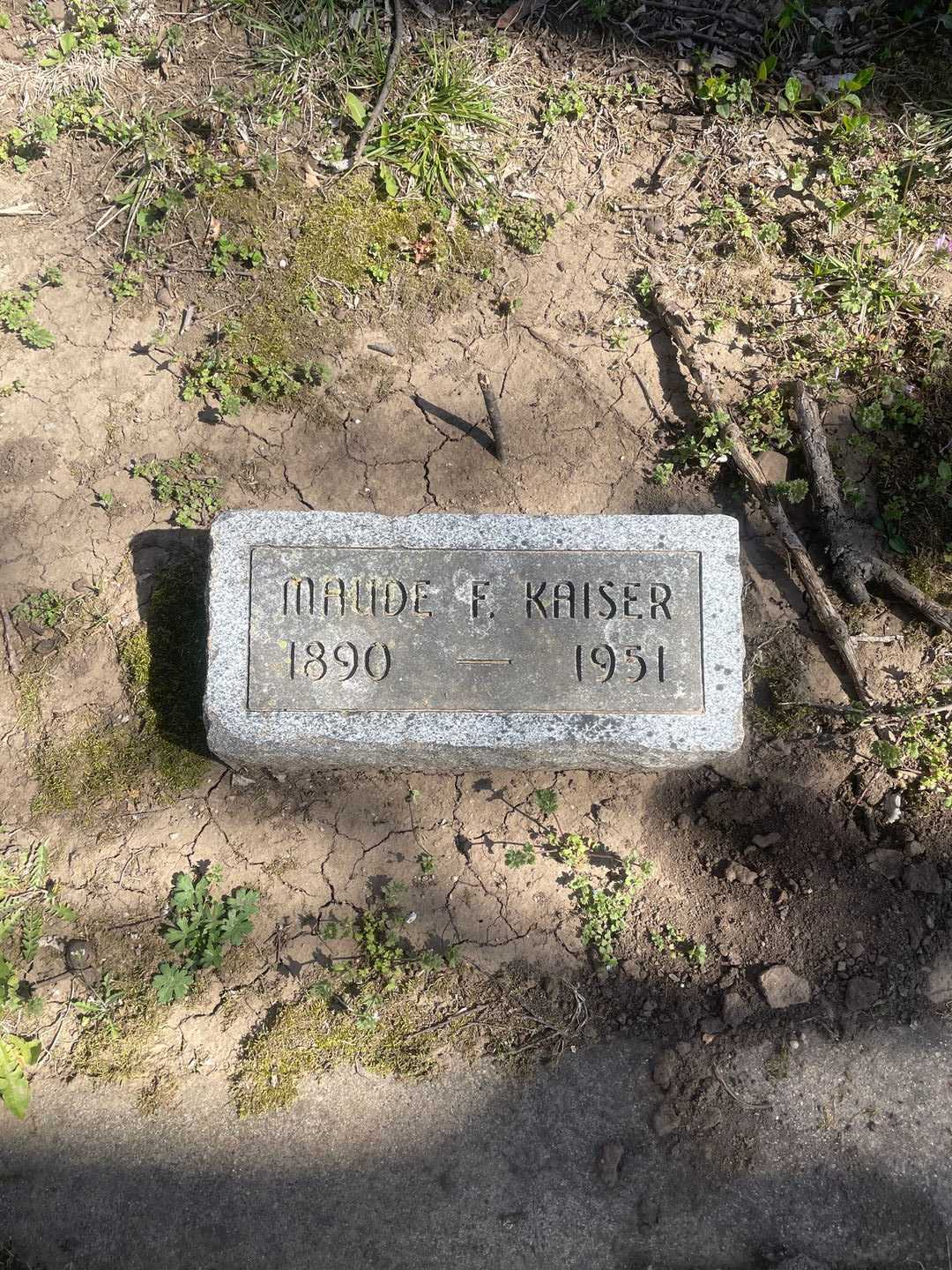 Maude F. Kaiser's grave. Photo 1