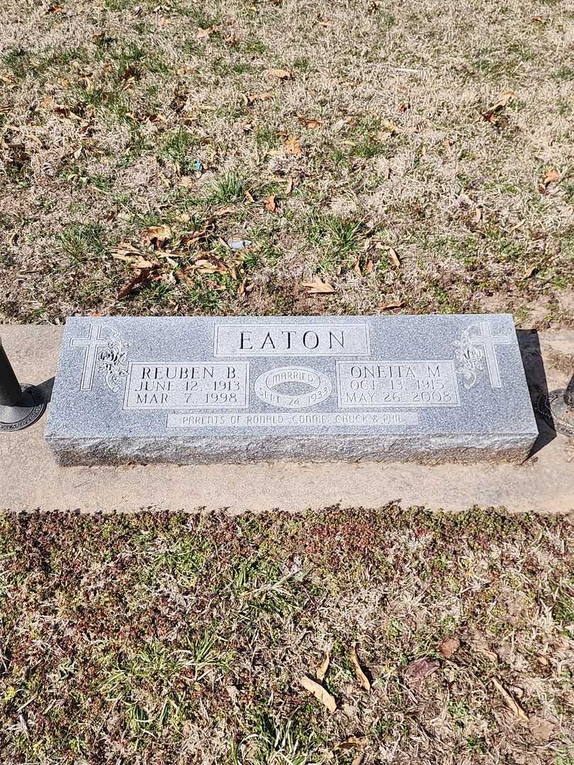 Oneita M. Eaton's grave. Photo 1