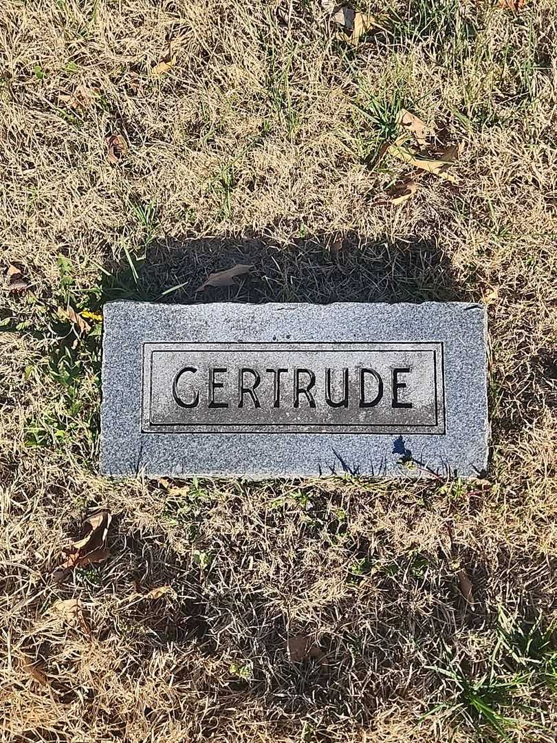 Gertrude B. Failyer's grave. Photo 4