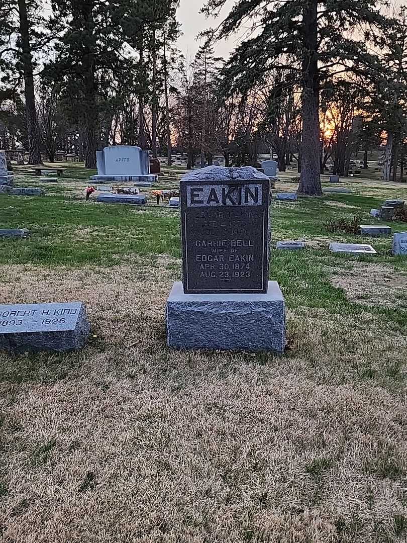 Carrie Bell Eakin's grave. Photo 2