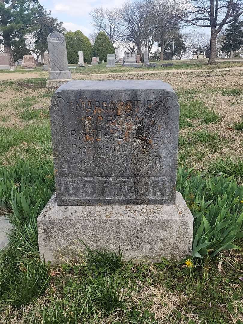 Emma E. Abbott's grave. Photo 1
