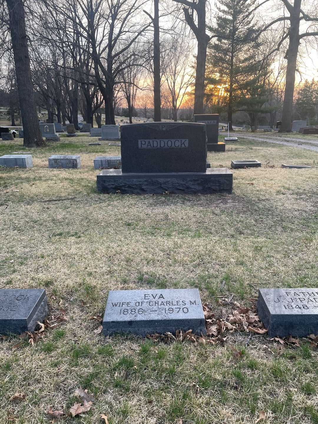 Eva Holmes Paddock's grave. Photo 2