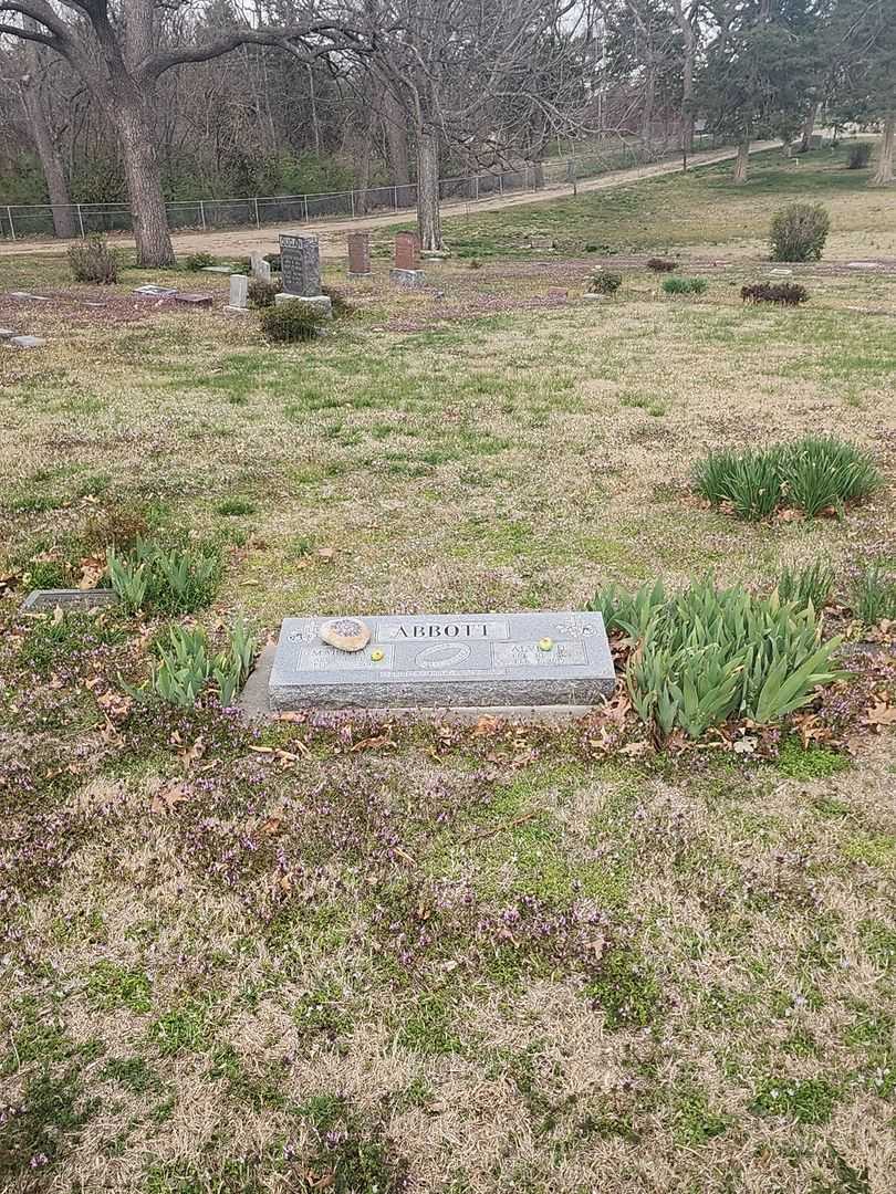 Martha C. Abbott's grave. Photo 2