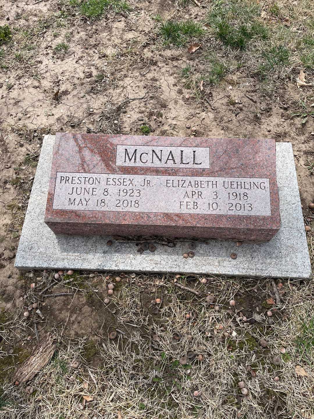 Elizabeth Uehling McNall's grave. Photo 1