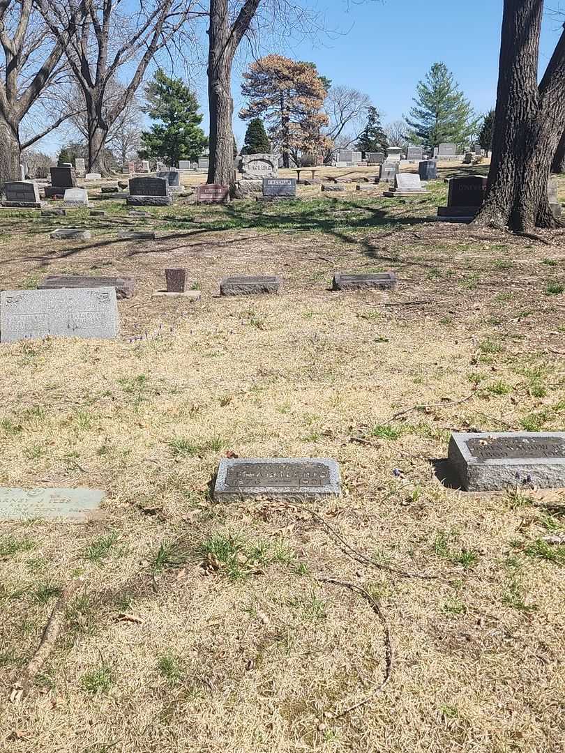 Flora Belle Iles's grave. Photo 2