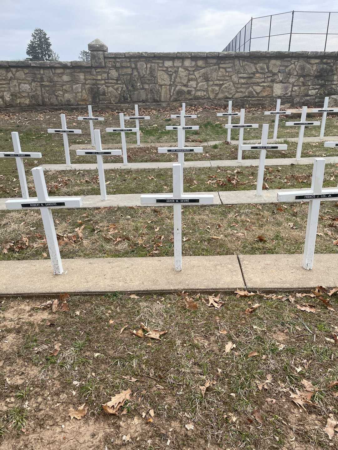 Aaron W. Devine's grave. Photo 2