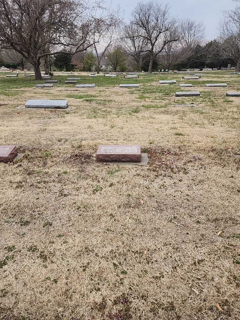 Julia E. Rader Cleland's grave. Photo 2
