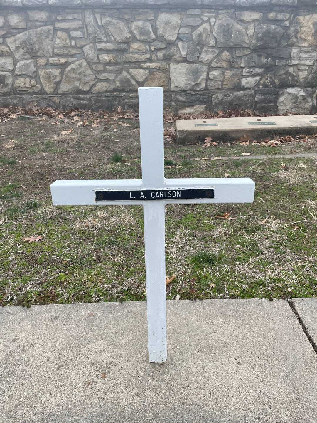 L. A. Carlson's grave. Photo 3