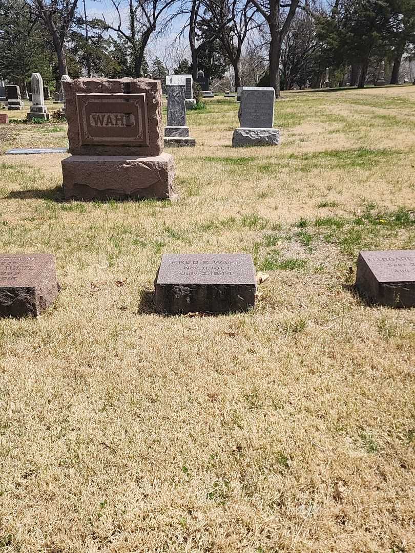 Fred Edmond Wahl's grave. Photo 2