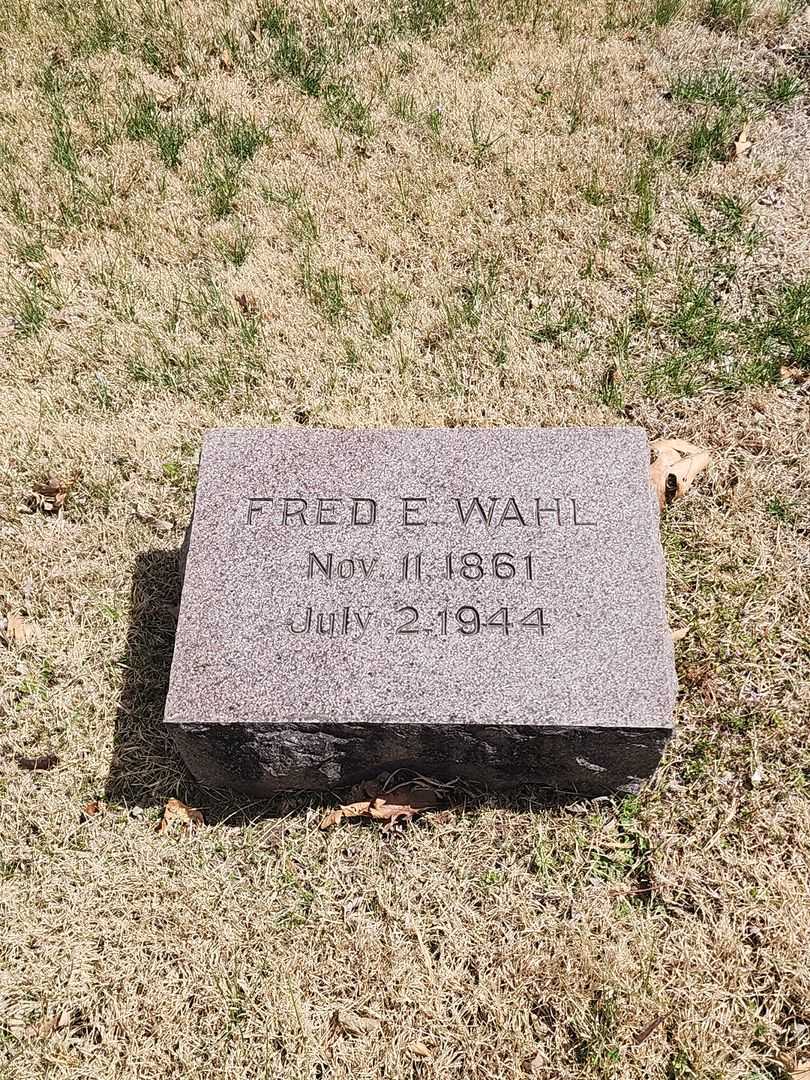 Fred Edmond Wahl's grave. Photo 3