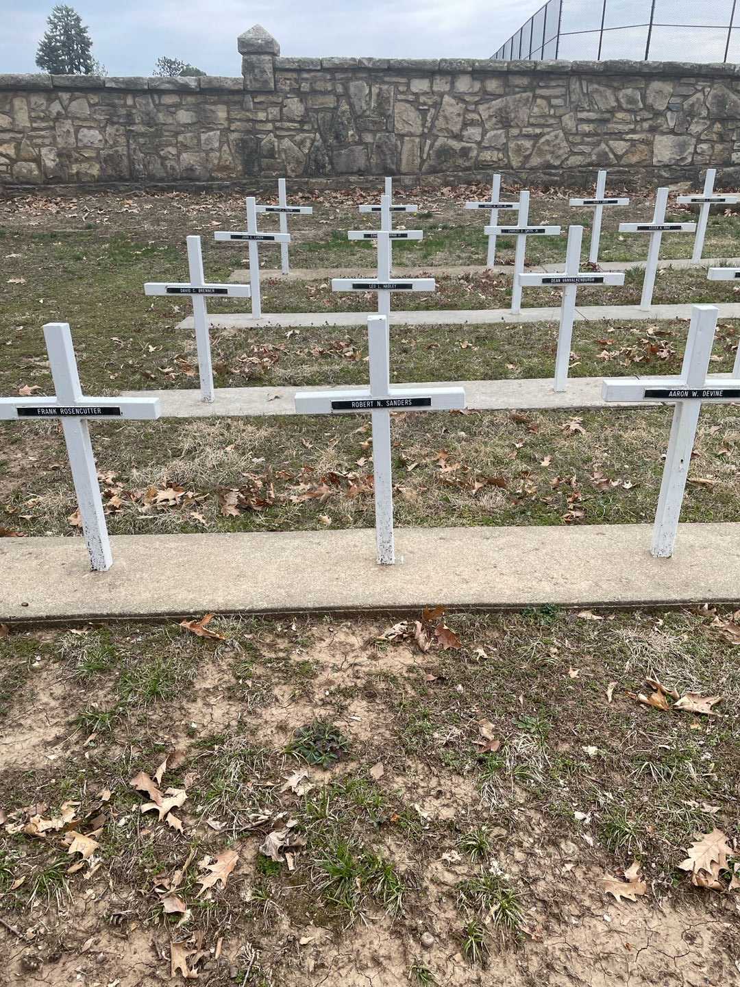 Robert N. Sanders's grave. Photo 2