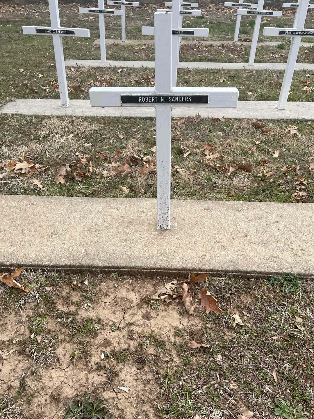 Robert N. Sanders's grave. Photo 3
