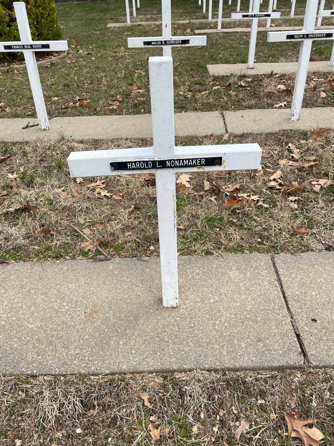 Harold L. Nonamaker's grave. Photo 3