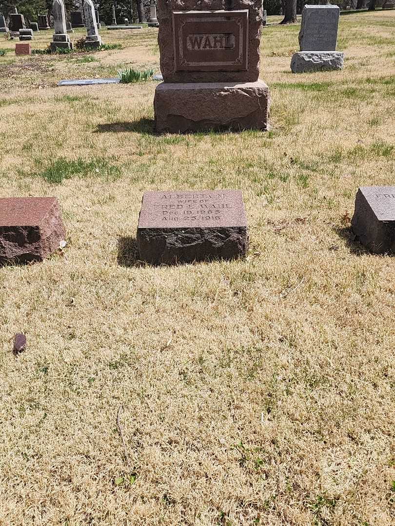 Alberta M. Wahl's grave. Photo 2