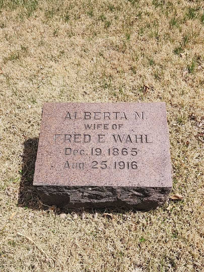 Alberta M. Wahl's grave. Photo 3