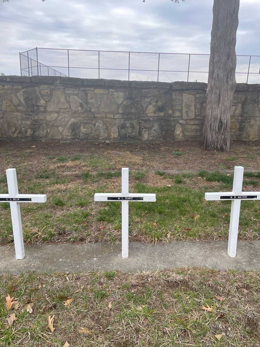 W. L. Pearce's grave. Photo 2