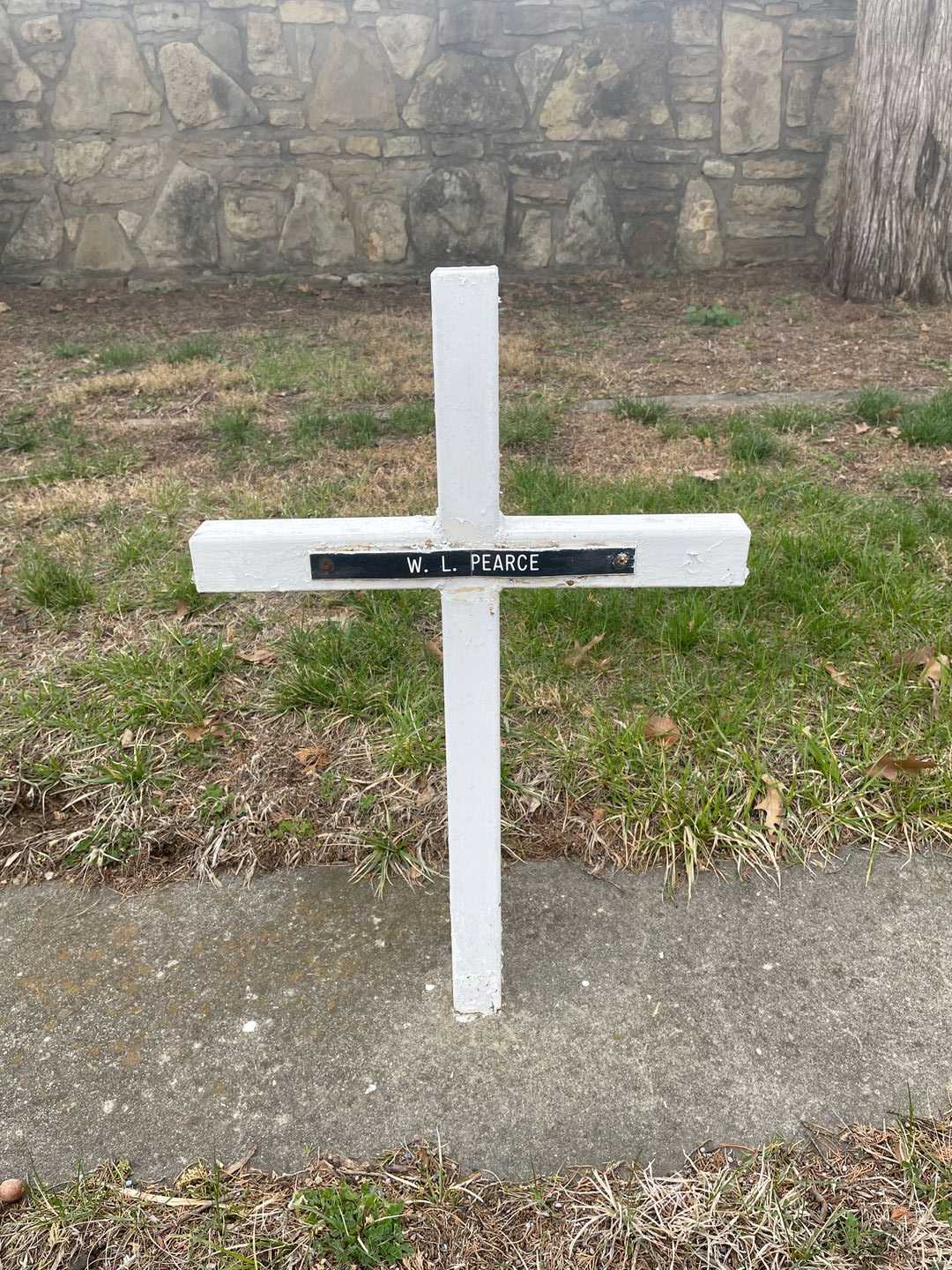 W. L. Pearce's grave. Photo 3