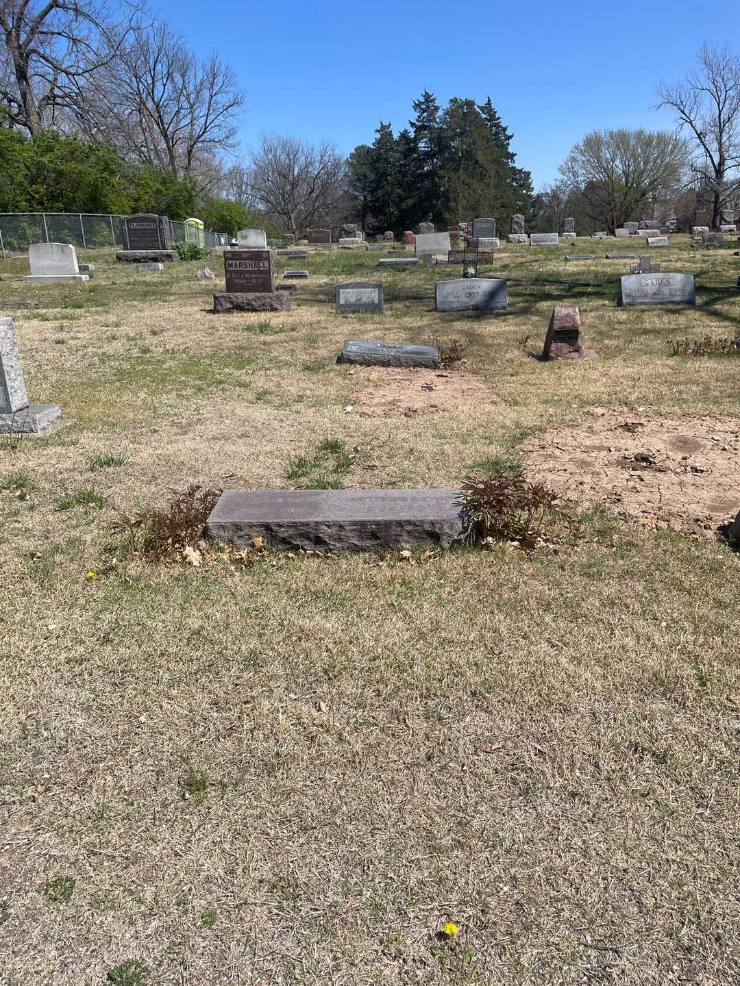Beatrice L. Dale's grave. Photo 2