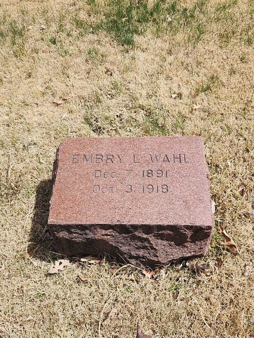 Embry L. Wahl's grave. Photo 3