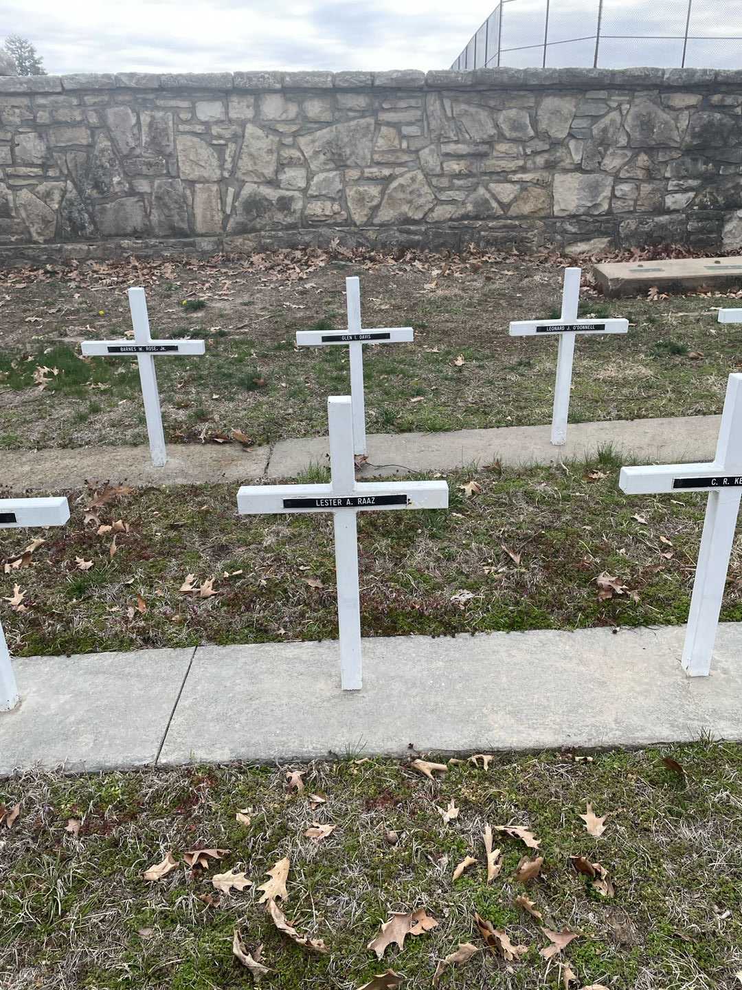Lester A. Raaz's grave. Photo 2