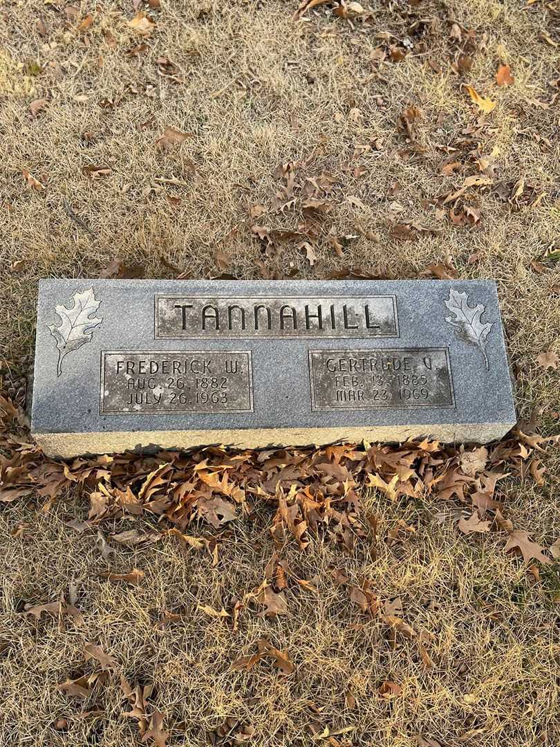 Gertrude V. Tannahill's grave. Photo 1