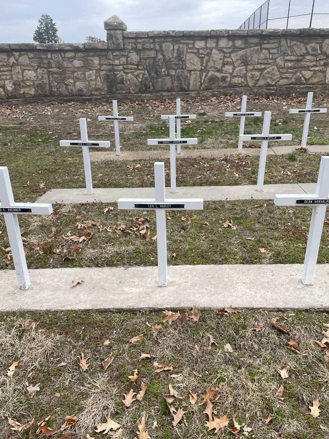 Leo L. Hadley's grave. Photo 2
