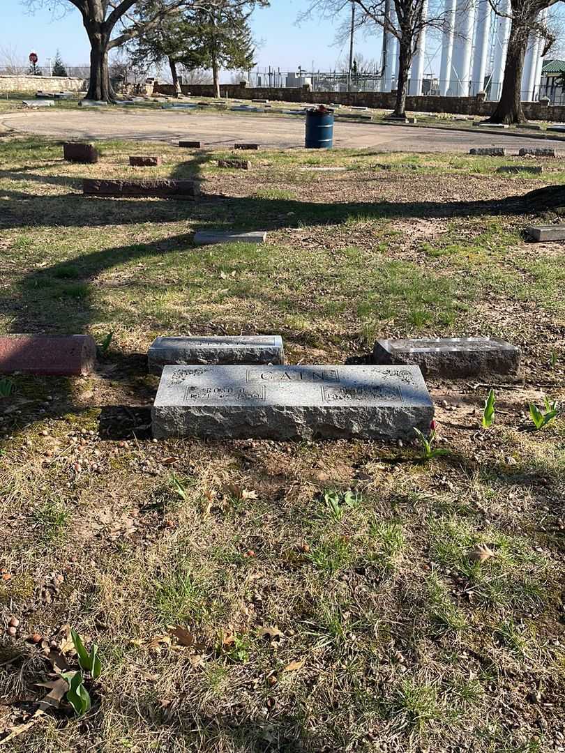 William Riley Cain's grave. Photo 2