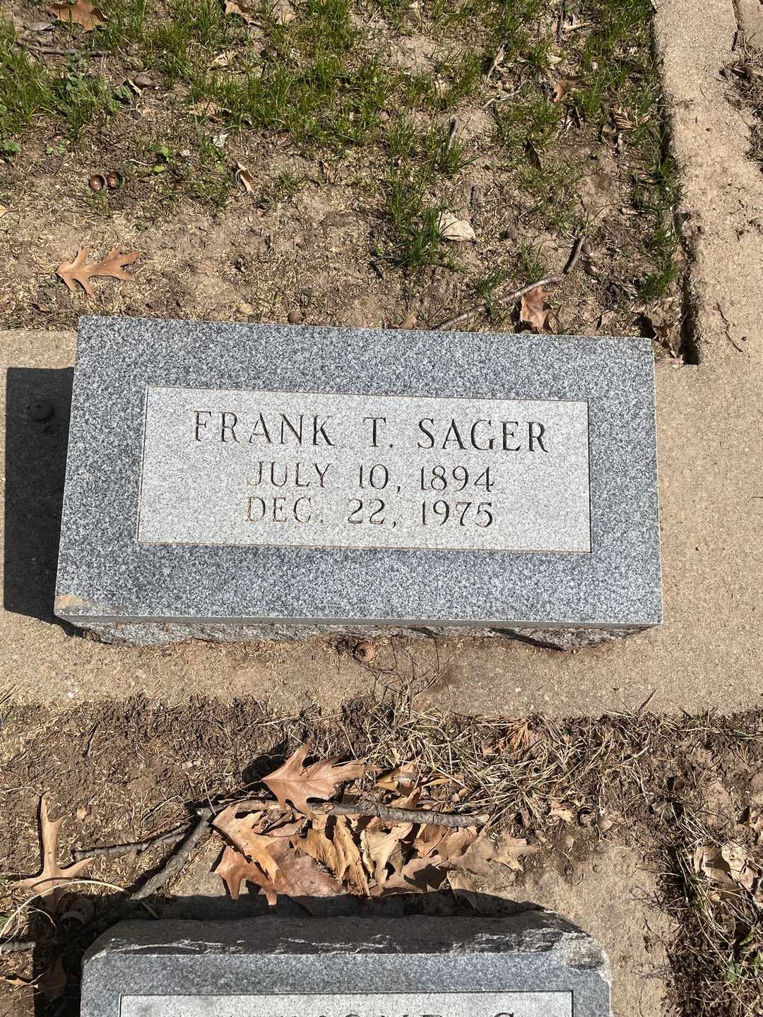 Frank T. Sager's grave. Photo 3