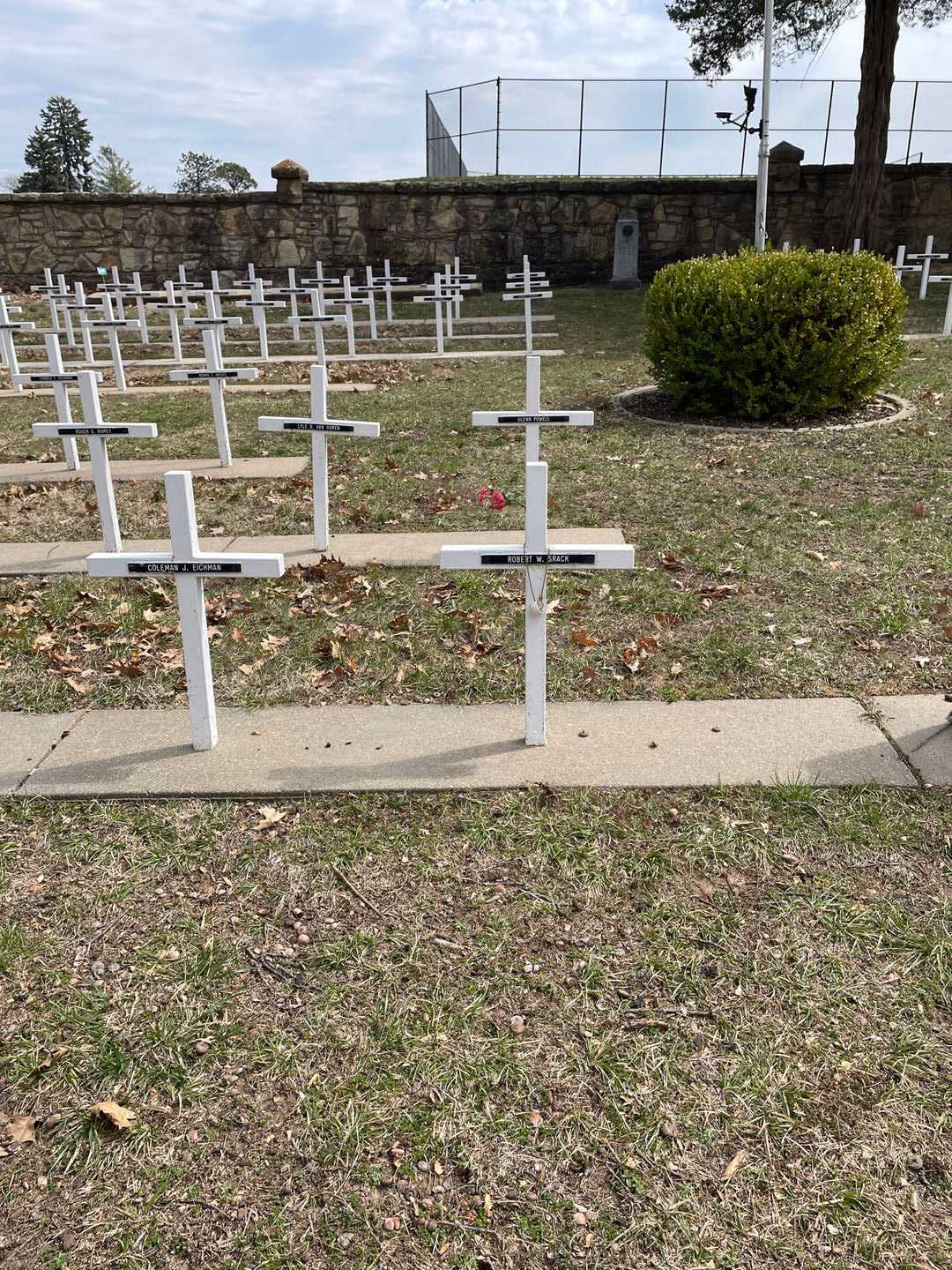 Robert W. Srack's grave. Photo 2