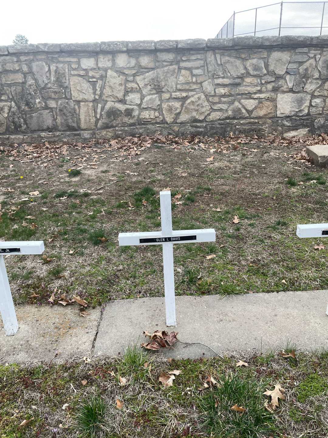 Glen I. Davis's grave. Photo 2