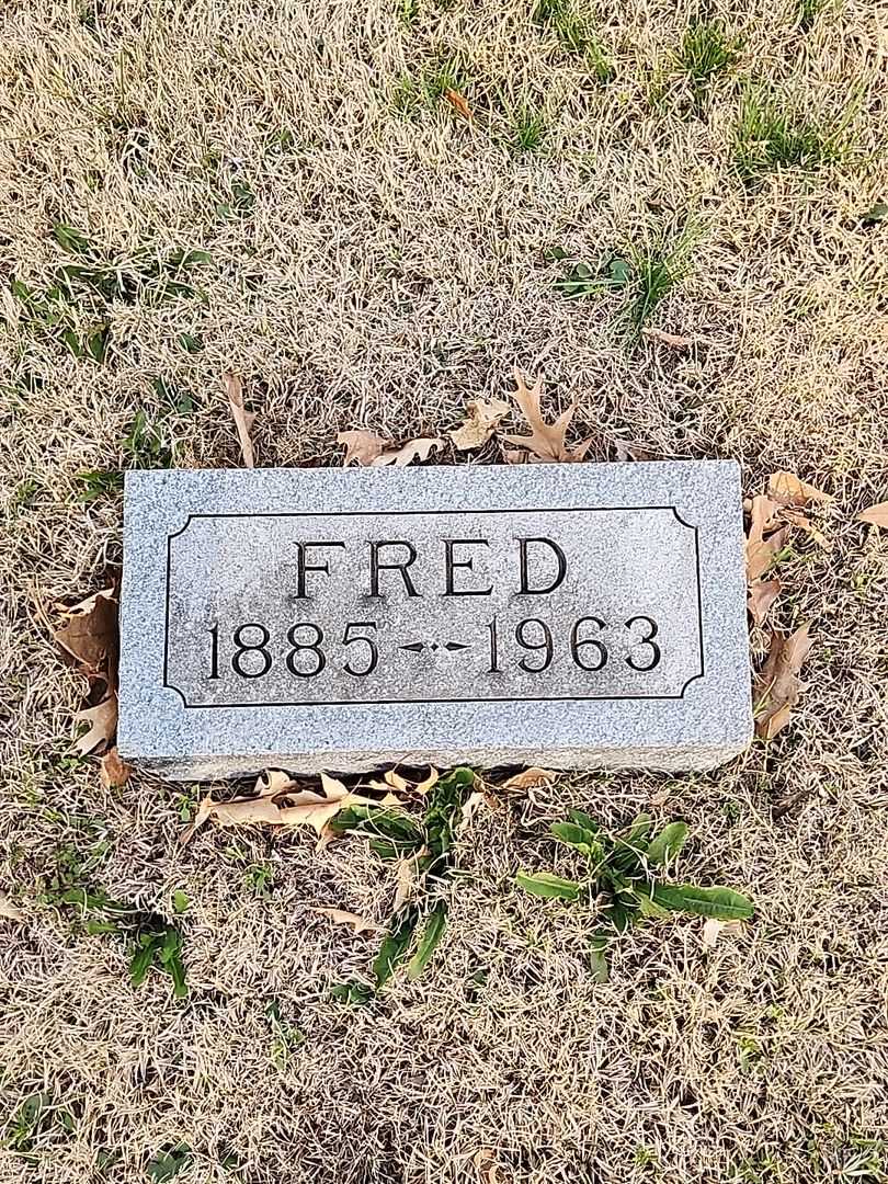 Fred H. Sachau's grave. Photo 3