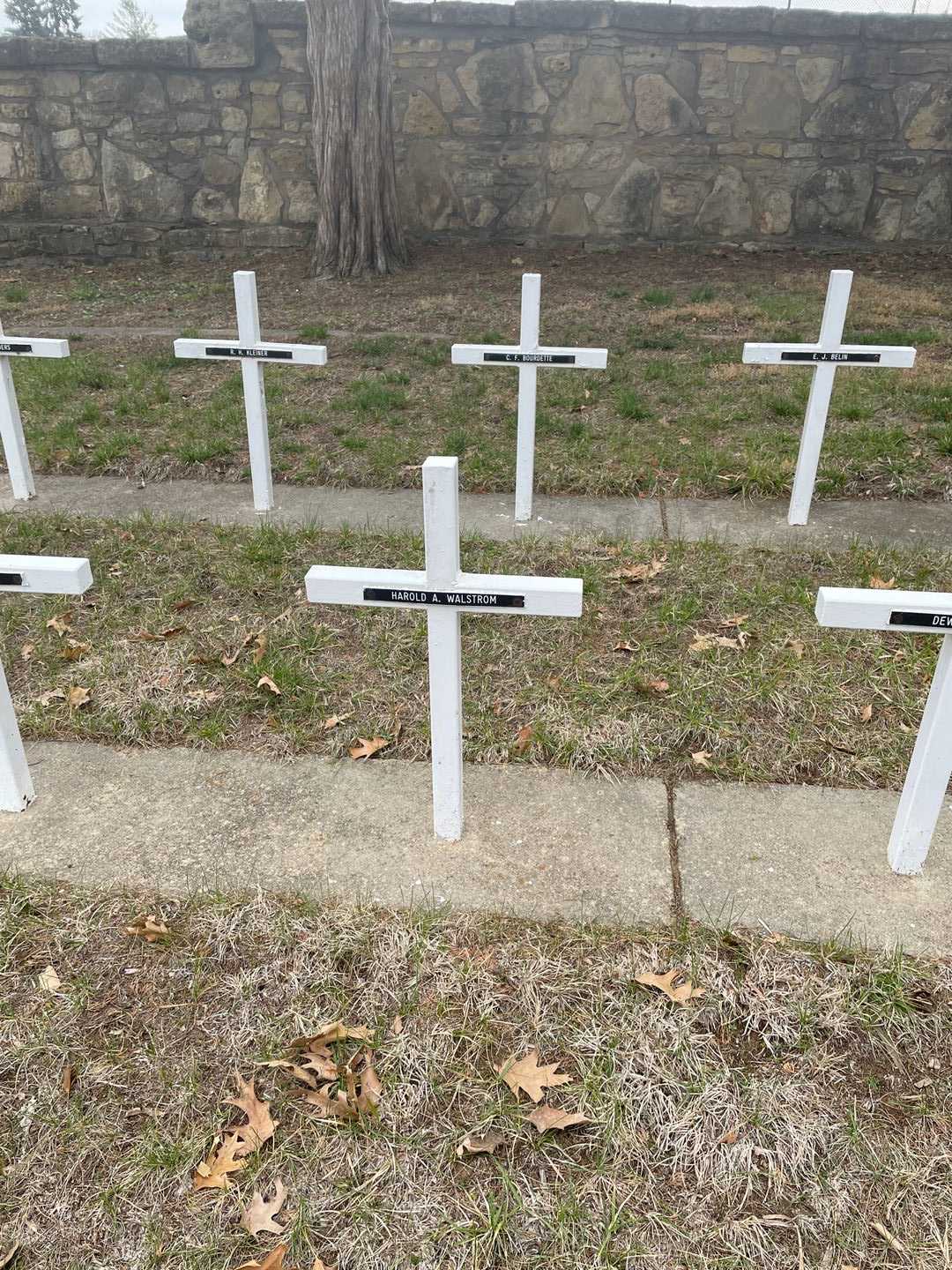 Harold A. Walstrom's grave. Photo 2